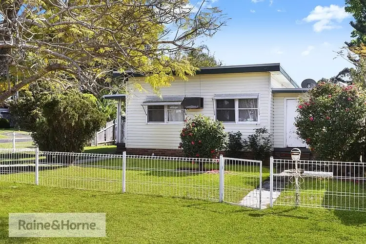 33 Billabong Street, Woy Woy NSW 2256