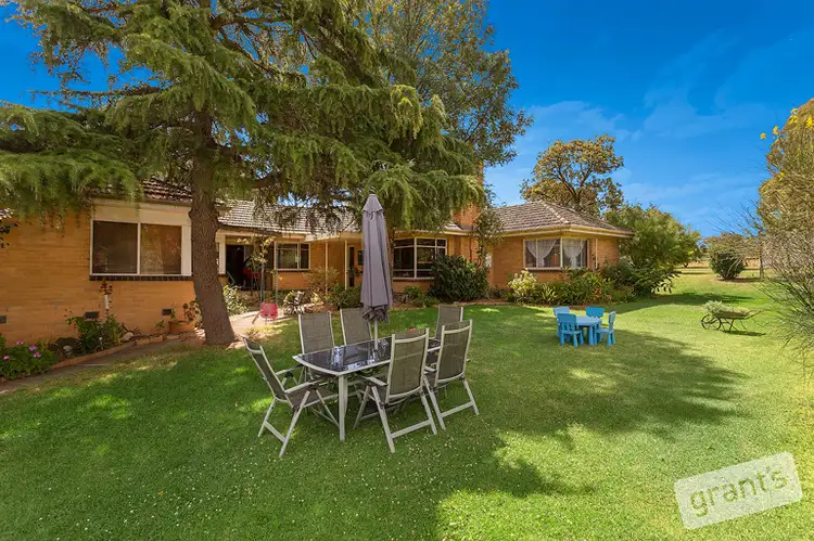 42 Pinehill Drive, Pakenham VIC 3810
