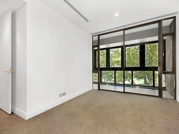 Third view of Homely apartment listing, 6/18 College Street, Sydney NSW 2000