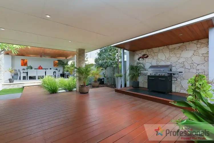 16 Highland Rise, Piara Waters WA 6112