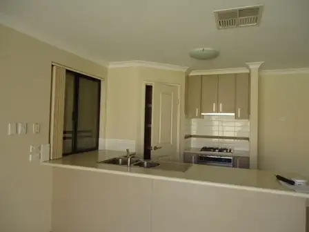 3/16 Riverina Parade