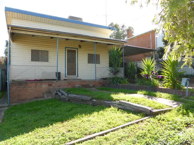 6 Drummond Street, Parkes NSW 2870