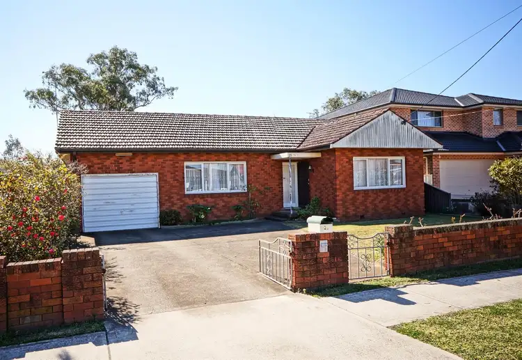 25 Prince St, Canley Heights NSW 2166