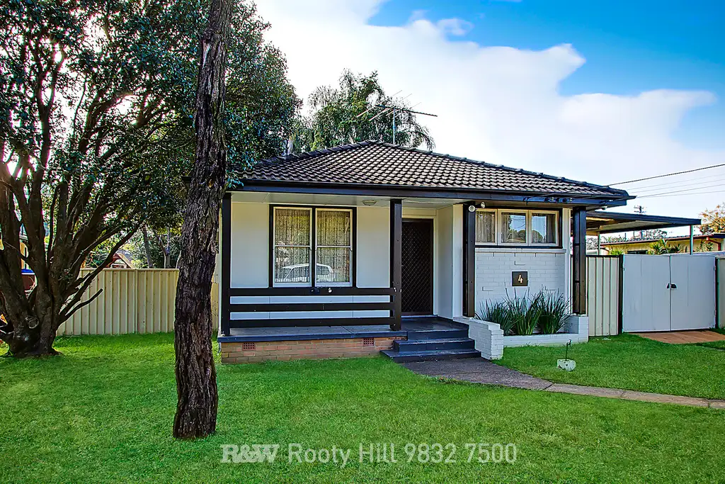 Main view of Homely house listing, 4 Palau Crescent, Lethbridge Park NSW 2770
