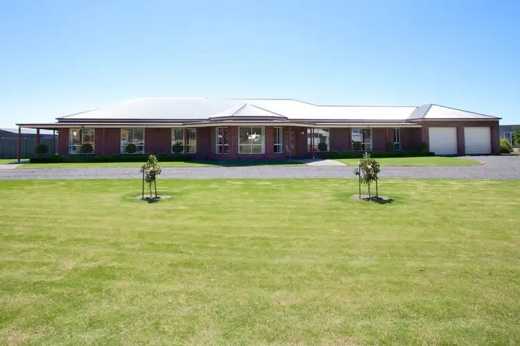 14 Blue Wren Drive, Horsham VIC 3400