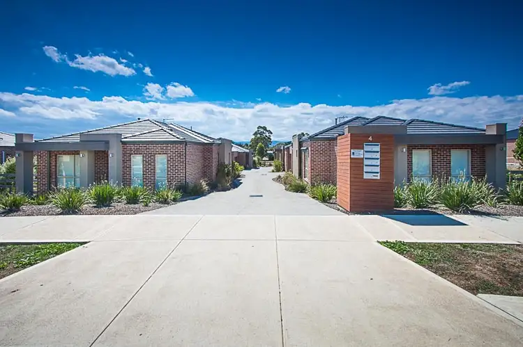 Unit 3/4 Francis Crescent, Gisborne VIC 3437