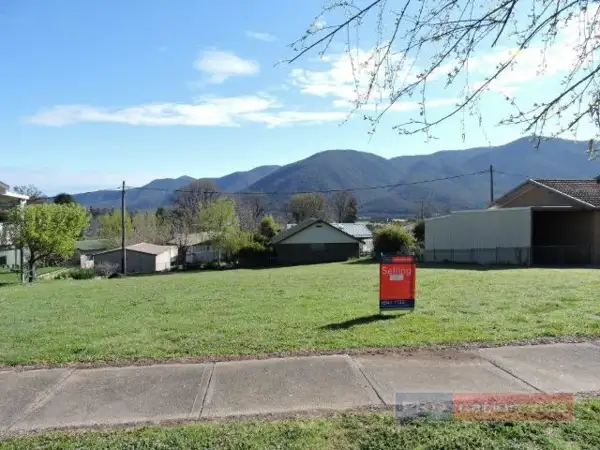 10 Groves Street, Talbingo NSW 2720