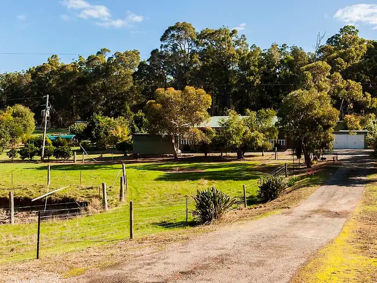 64 River Road, Dwellingup WA 6213