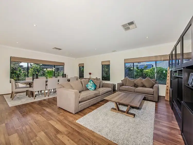 10 Erickson Pass, Ellenbrook WA 6069