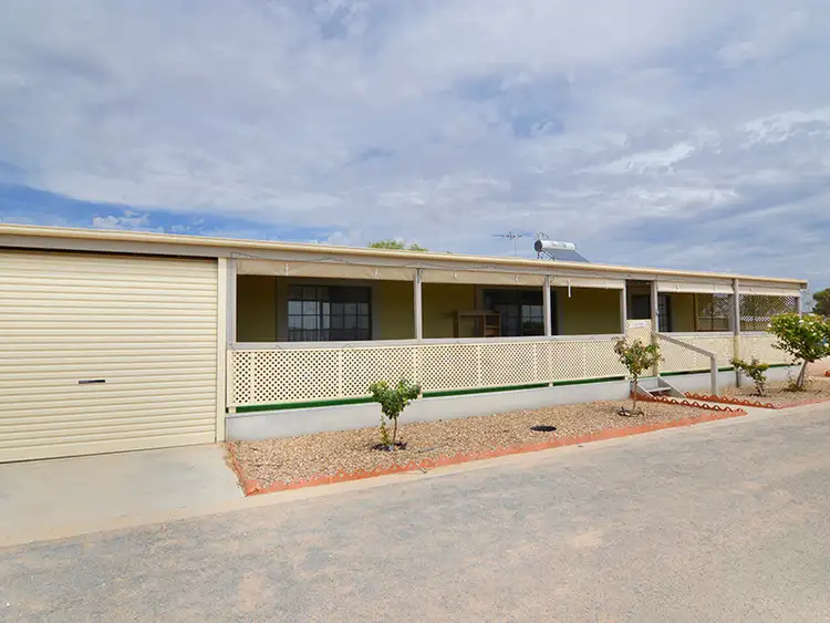 Main view of Homely unit listing, Cabin 5 / 498 Sturt Highway, Mildura VIC 3500