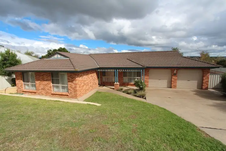 8 Finley Close, Windradyne NSW 2795