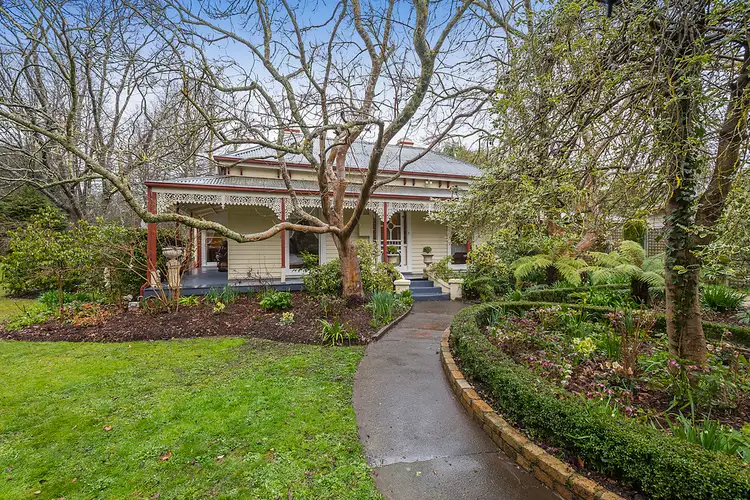 10 Corinella Road, Woodend VIC 3442