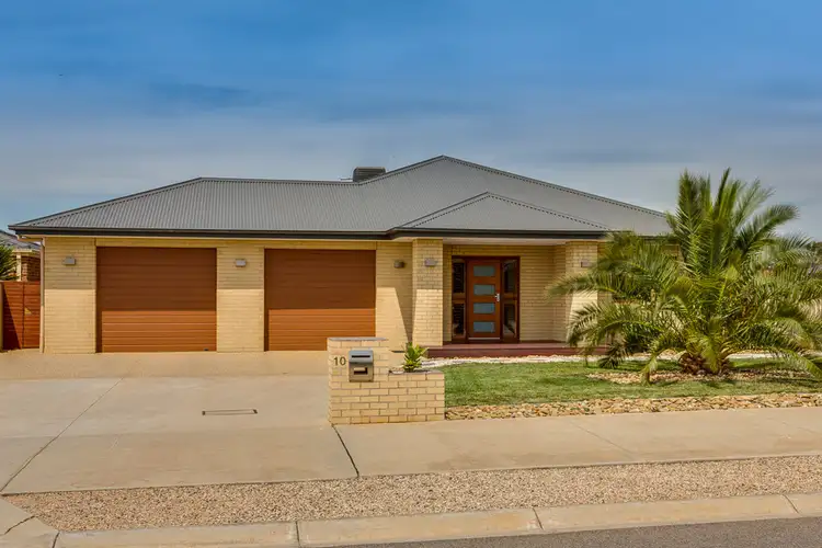 10 Douglas Close, Bacchus Marsh VIC 3340