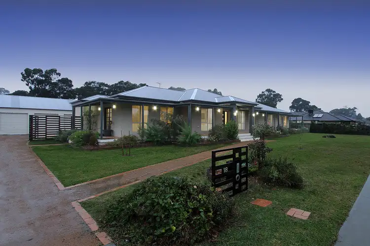 18 May Park Drive, Paynesville VIC 3880
