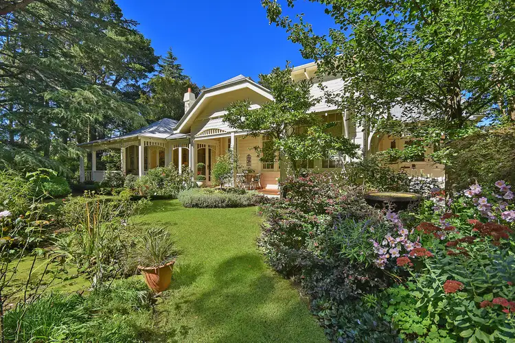 140 Falls Road, Wentworth Falls NSW 2782