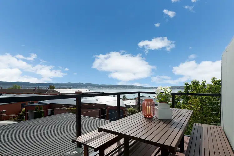 2/12 Rose Court, Sandy Bay TAS 7005