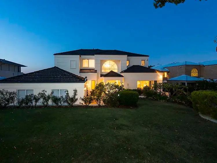 12 Gunbower Rd, Mount Pleasant WA 6153