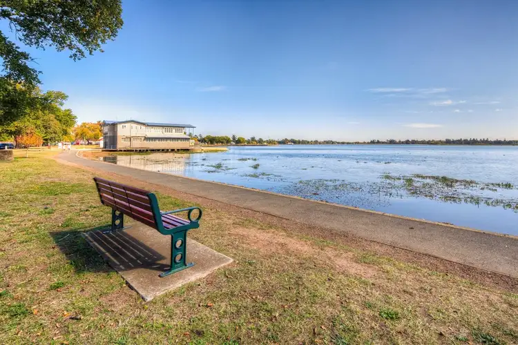 12 Parker Street, Lake Wendouree VIC 3350