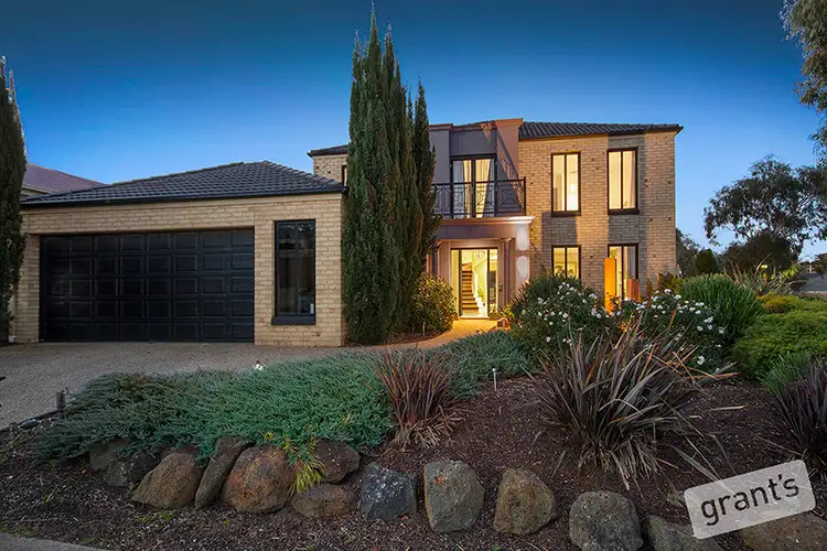 2 Lawton Grove, Berwick VIC 3806