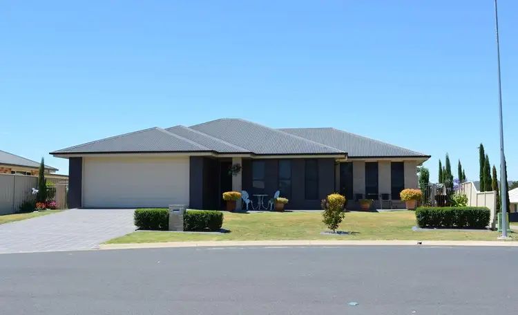 11 Shipley Street, Warwick QLD 4370