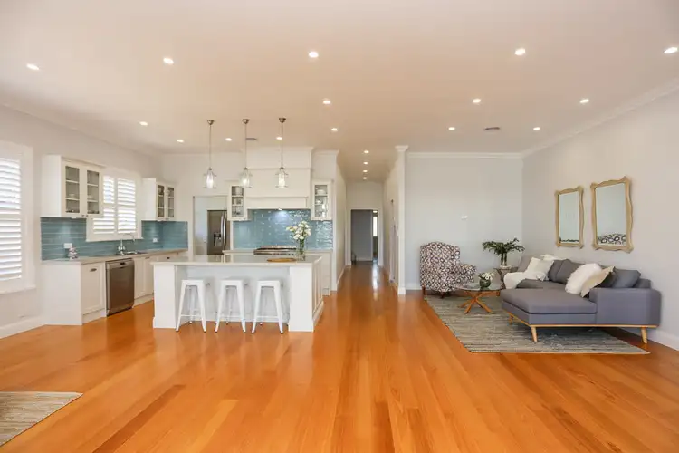 241 Keppel Street, Bathurst NSW 2795