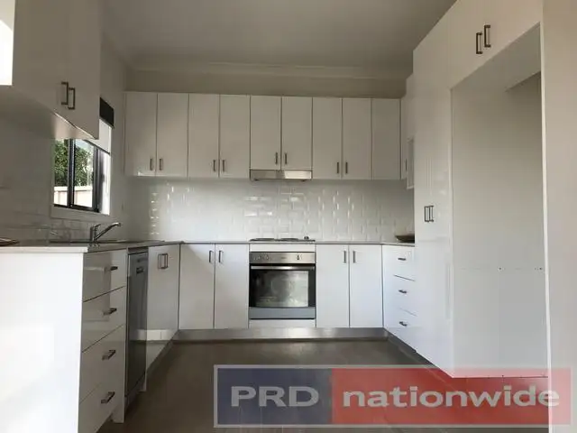 15a Singleton Avenue