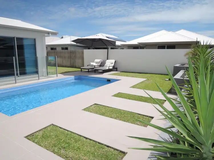 9 Cherington Boulevard