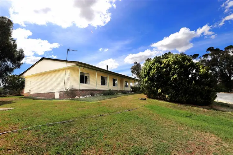 15 Camp Street, Adelong NSW 2729