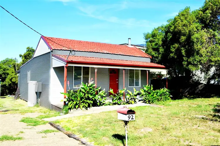 92 Simpson Street, Tumut NSW 2720