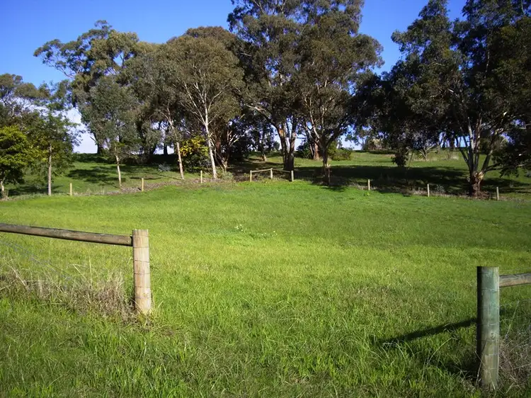 14 & 15 Oak Avenue, Casterton VIC 3311