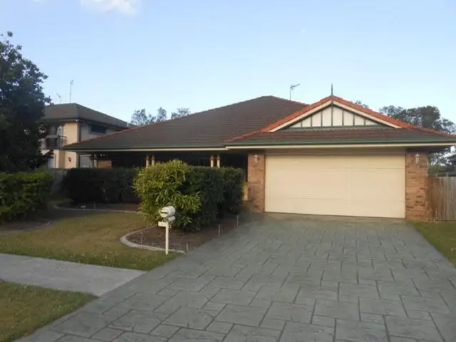 8 Gippsland Drive, Helensvale QLD 4212