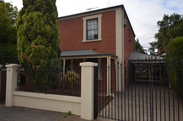 19 Noble Street