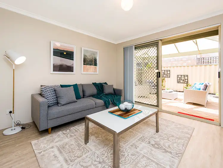 2/124 Robert St, Como WA 6152