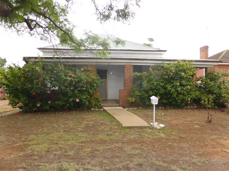10 Bollinger Street, Parkes NSW 2870
