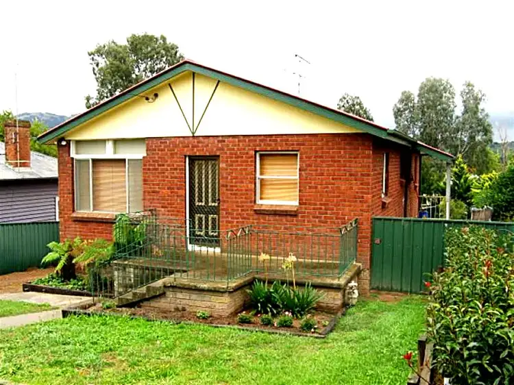 73 Clarke Street, Tumut NSW 2720
