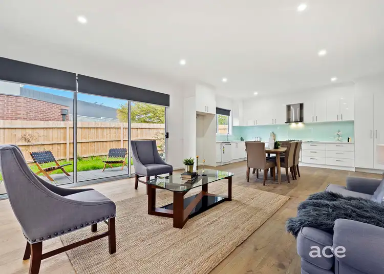 2/4 Tandara Court, Chadstone VIC 3148