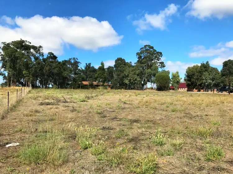16 Truslove Street, Wooroloo WA 6558