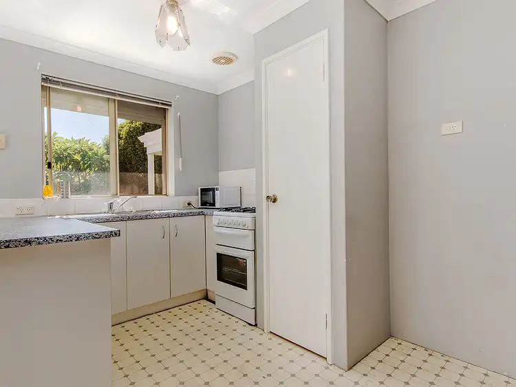 Fifth view of Homely house listing, 8 Chipper View, Parmelia WA 6167