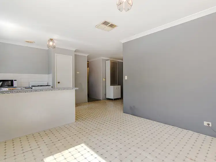 Seventh view of Homely house listing, 8 Chipper View, Parmelia WA 6167