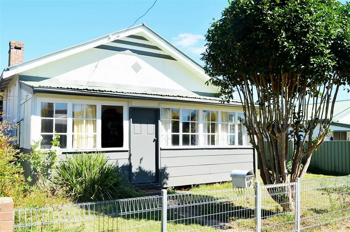 Main view of Homely house listing, 10 Leaburn Avenue, Batlow NSW 2730