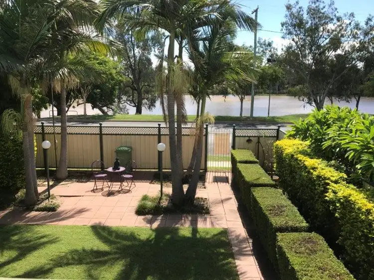 102 ST GEORGES TERRACE, St George QLD 4487