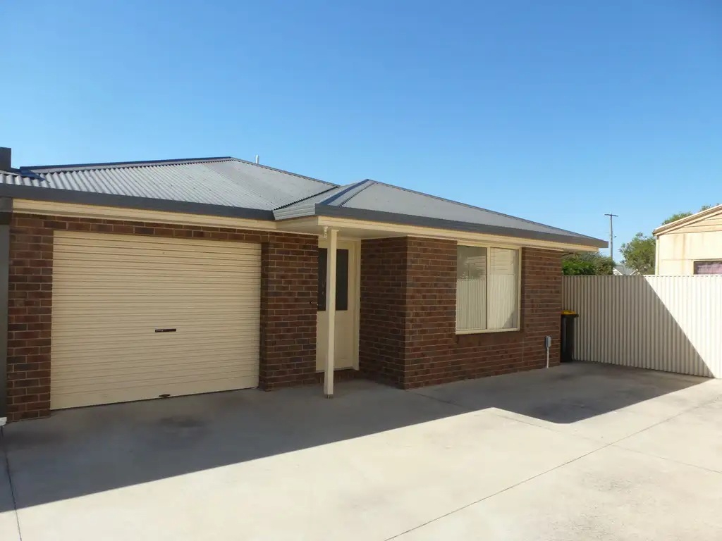 Main view of Homely unit listing, 2 / 6 Queens Avenue, Ararat VIC 3377