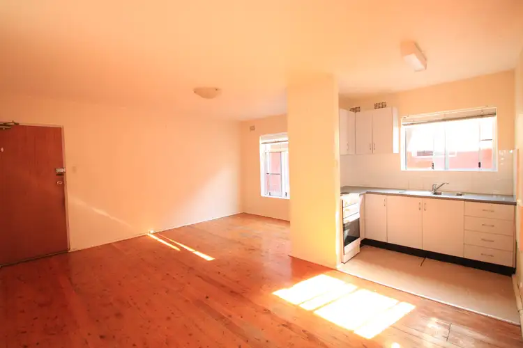 1/52 Crinan Street
