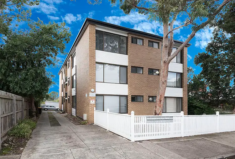 4/18 Shaftesbury Street, Essendon VIC 3040