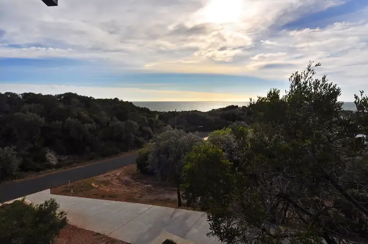 14 Southern Rd, Preston Beach WA 6215