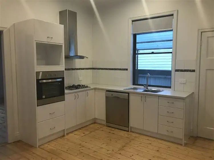 16 Hargreaves Street