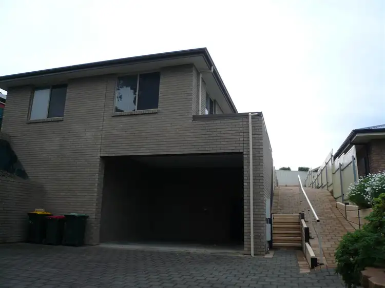 33A Longview Crescent