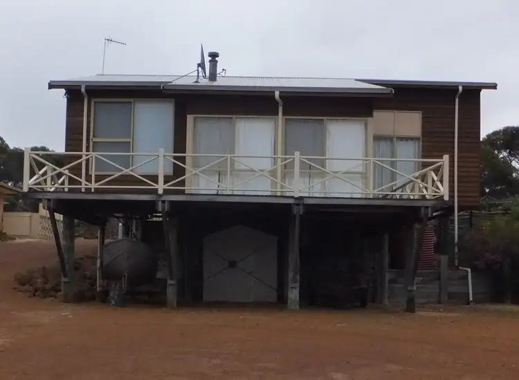 16 Birdwood Street, Hopetoun WA 6348