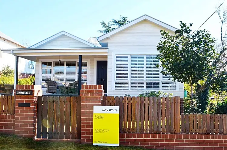 15 Clarke Street, Tumut NSW 2720