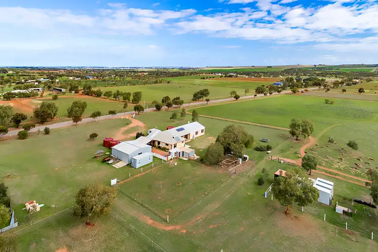 297 Giles Road, Moonyoonooka WA 6532